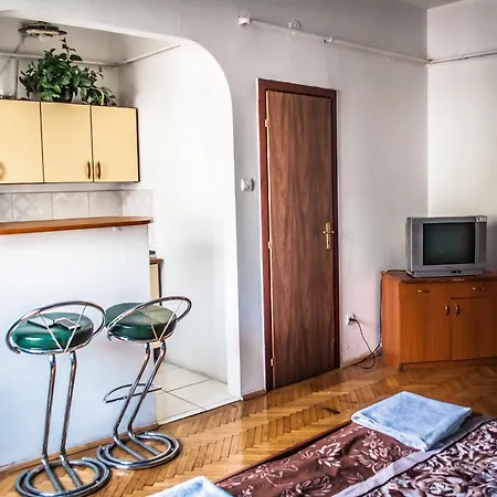 Purple Butterfly Studio In City Center Bucharest